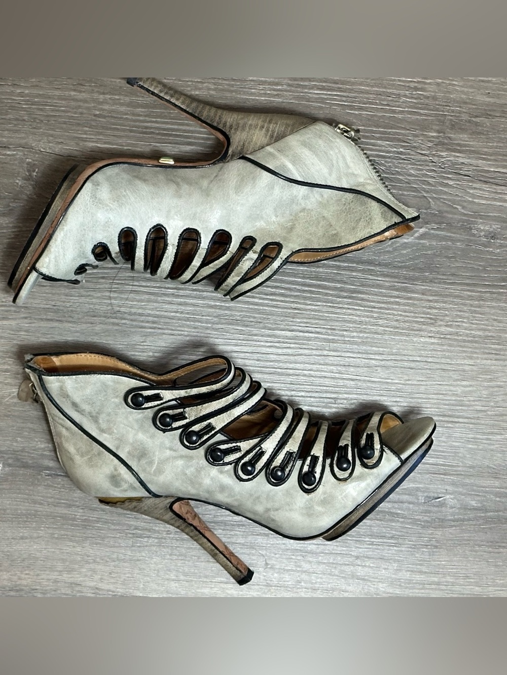 L.A.M.B. Gwen Stefani Cream Leather Caged Stiletto Heels 6.5 AS IS